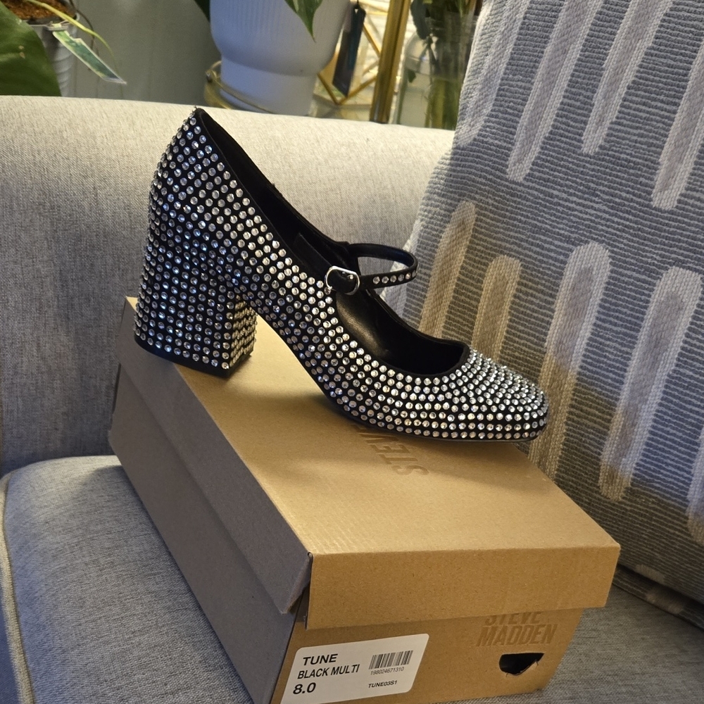 NWT Steve Madden Black Rhinstones Shoes